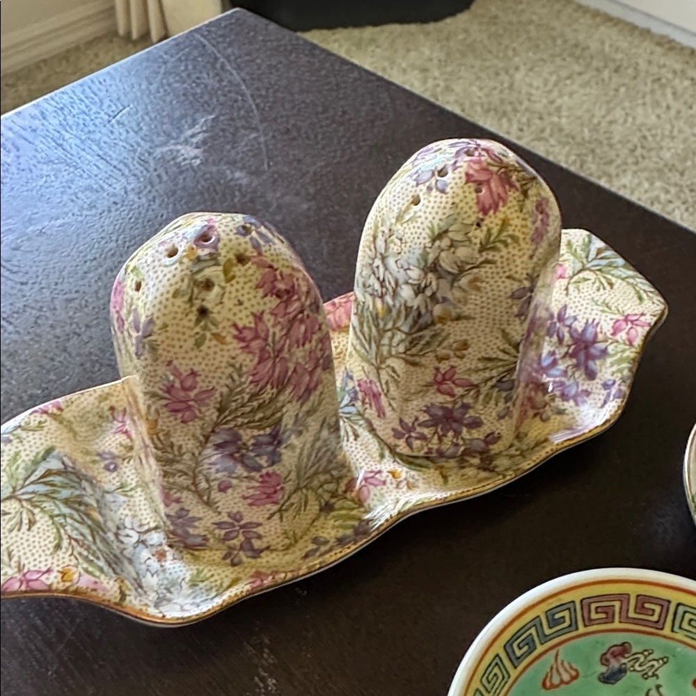 Bundle Trinkets - 6 items - tiny bowls, salt & pepper w/tray & glass jar aztec - Picture 7 of 7